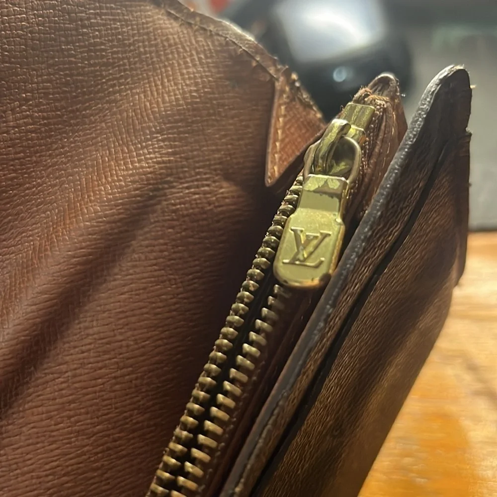 Louis Vuitton Sarah Long Wallet
